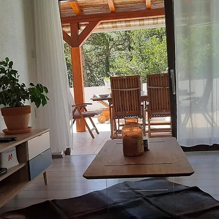 Brig 108 - Private Swimming Pool And Jacuzzi