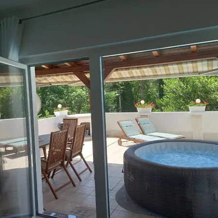 Brig 108 - Private Swimming Pool And Jacuzzi * リエカ