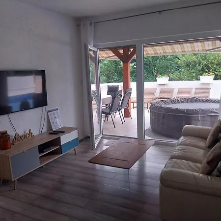 Brig 108 - Private Swimming Pool And Jacuzzi *