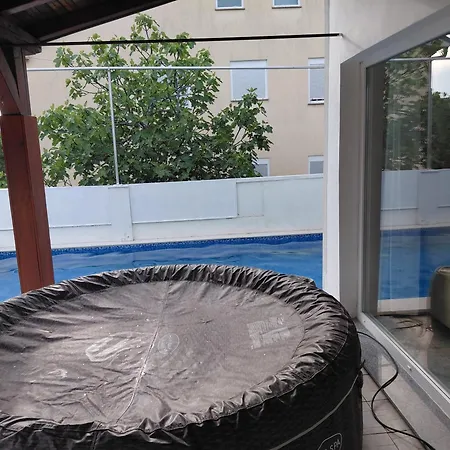 Brig 108 - Private Swimming Pool And Jacuzzi *