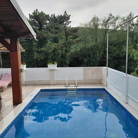 Brig 108 - Private Swimming Pool And Jacuzzi * リエカ