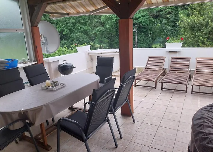 Brig 108 - Private Swimming Pool And Jacuzzi