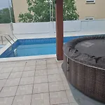 Brig 108 - Private Swimming Pool And Jacuzzi 公寓 *