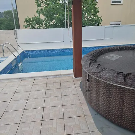 Brig 108 - Private Swimming Pool And Jacuzzi Apartman *