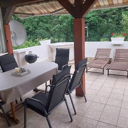 Brig 108 - Private Swimming Pool And Jacuzzi