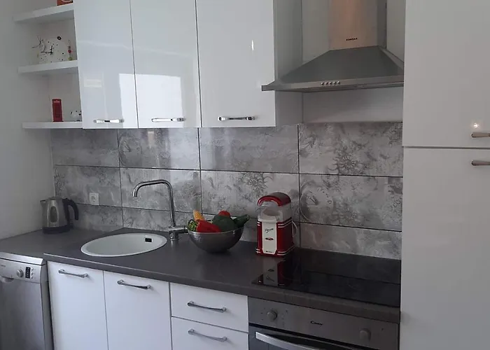 Brig 108 - Private Swimming Pool And Jacuzzi Apartment *