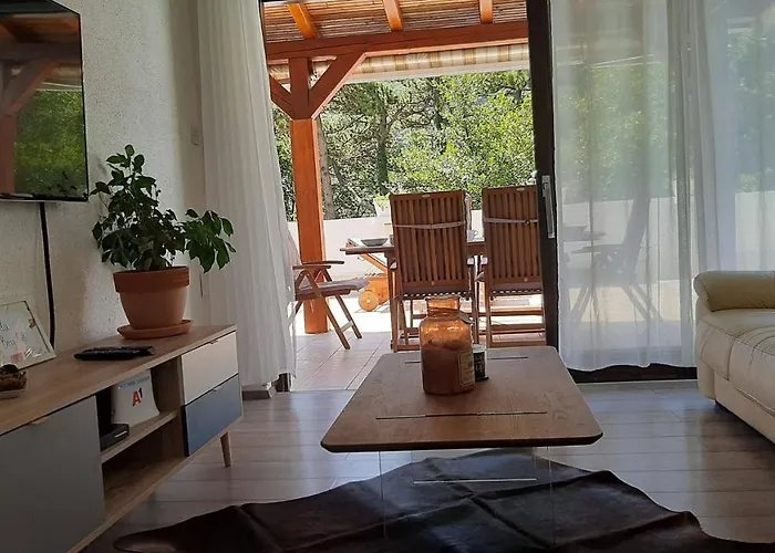 Brig 108 - Private Swimming Pool And Jacuzzi